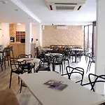Queens - Adults Only 2*