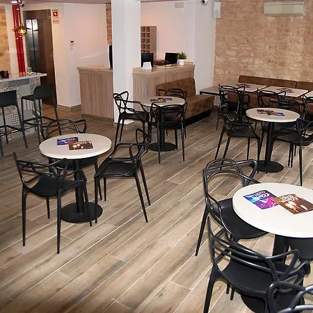 Queens - Adults Only