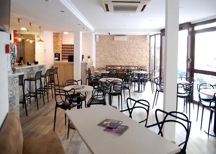 Hotel Queens - Adults Only 2*