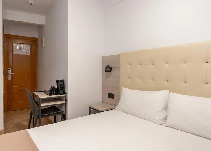Отель Hotel Queens - Adults Only Бенидорм