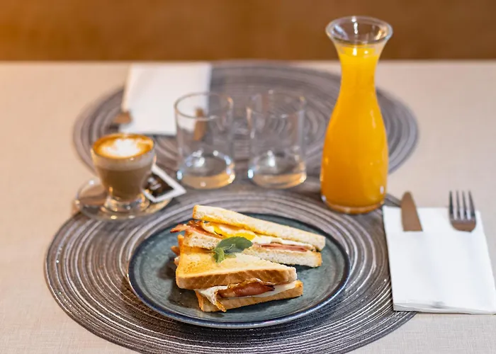 Queens - Adults Only 2*