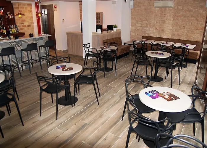 Queens - Adults Only