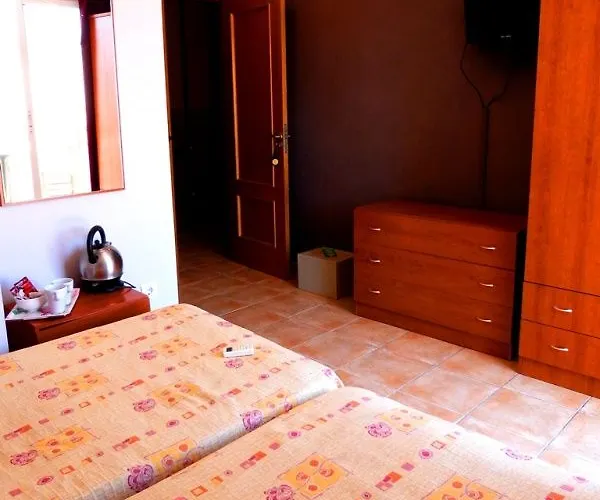 Hotel Queens - Adults Only 2*