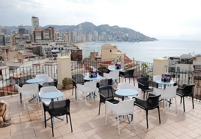 Отель Hotel Queens - Adults Only 2*
