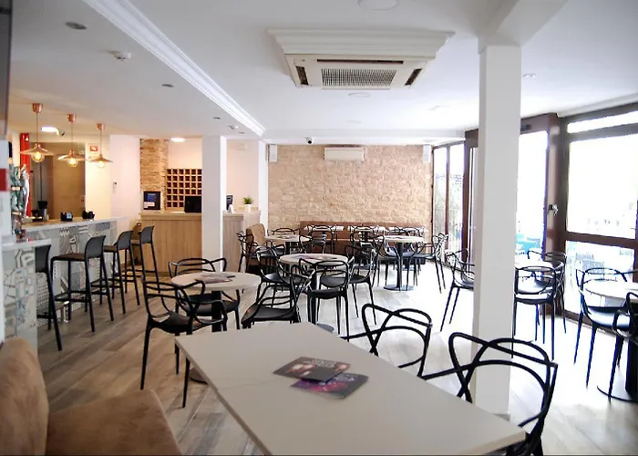 Queens - Adults Only Hotel