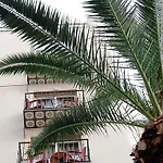 Hotell Hotel Queens - Adults Only 2*