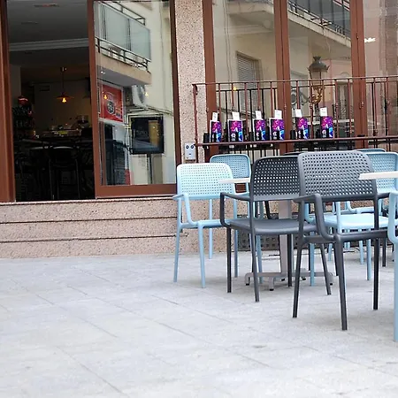 Отель Hotel Queens - Adults Only