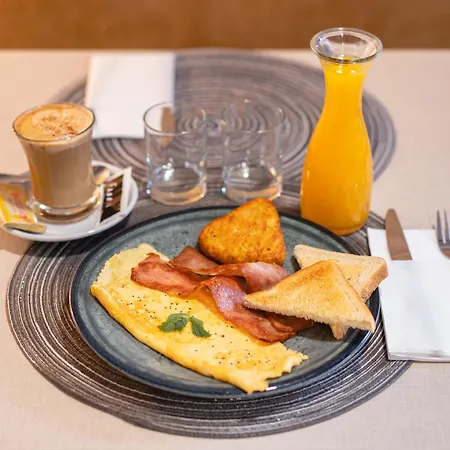 Hotel Queens - Adults Only Отель