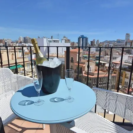 Отель Hotel Queens - Adults Only 2*