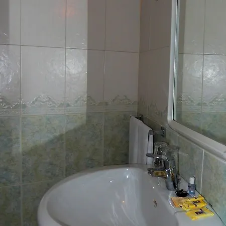 Queens - Adults Only Hotel