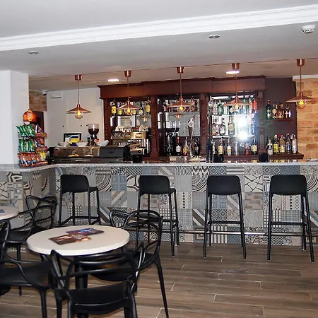 Queens - Adults Only